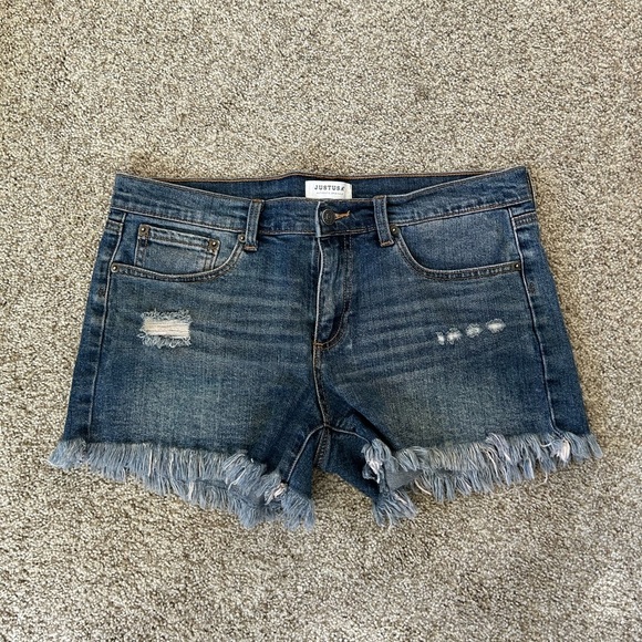 JUSTUSA cut off raw hem jeans shorts. Minor distressing. Stretch. Medium rise - Picture 1 of 10